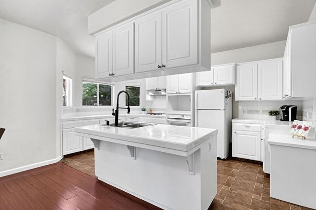 838 E Omaha Avenue, Fresno, CA 93720