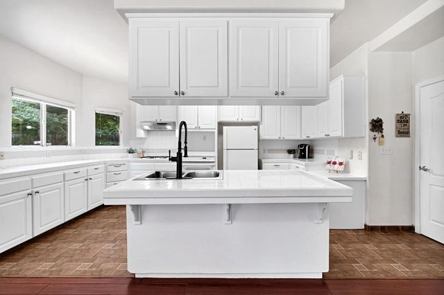 838 E Omaha Avenue, Fresno, CA 93720