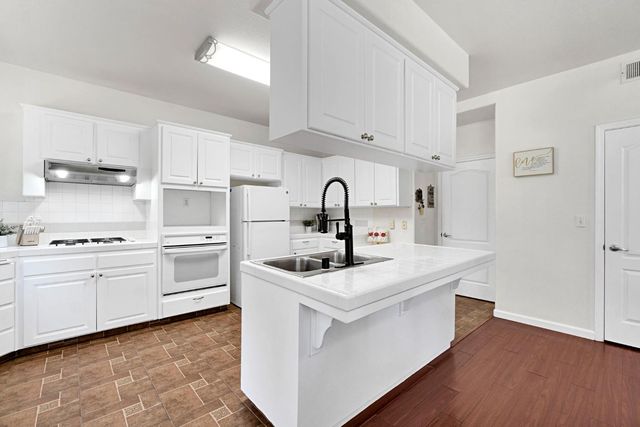 838 E Omaha Avenue, Fresno, CA 93720
