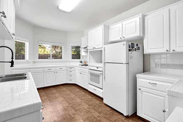 838 E Omaha Avenue, Fresno, CA 93720