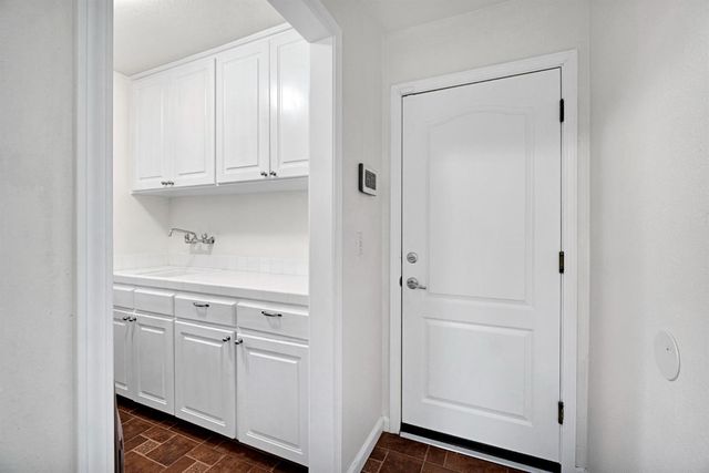 838 E Omaha Avenue, Fresno, CA 93720