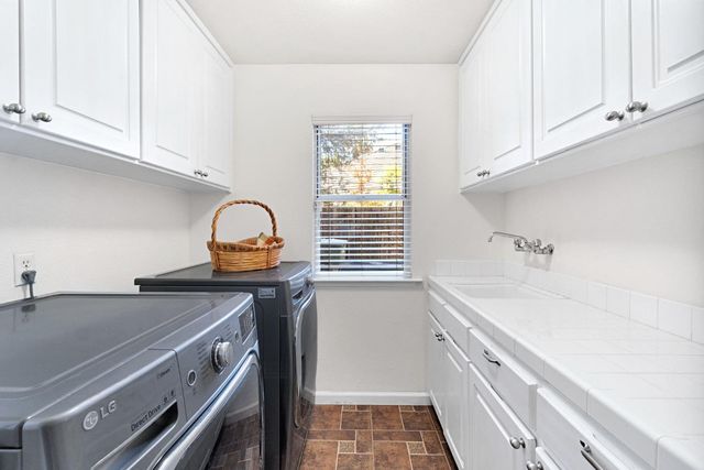 838 E Omaha Avenue, Fresno, CA 93720
