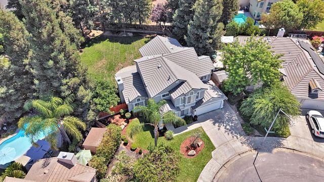 838 E Omaha Avenue, Fresno, CA 93720