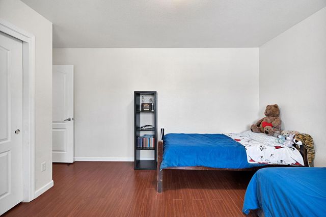 838 E Omaha Avenue, Fresno, CA 93720
