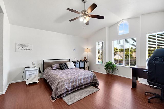 838 E Omaha Avenue, Fresno, CA 93720