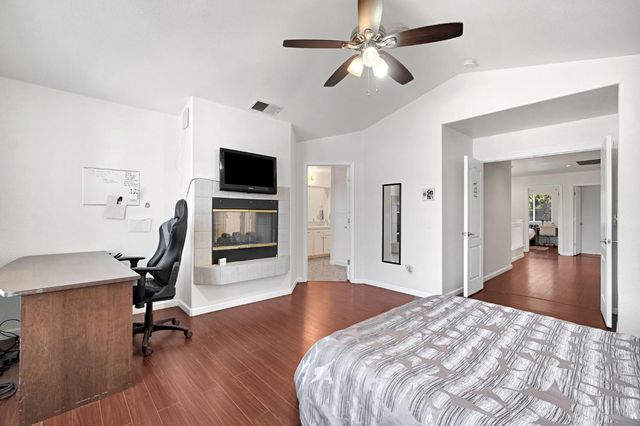 838 E Omaha Avenue, Fresno, CA 93720
