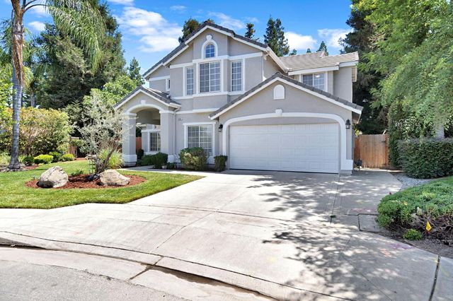 838 E Omaha Avenue, Fresno, CA 93720