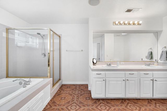 838 E Omaha Avenue, Fresno, CA 93720