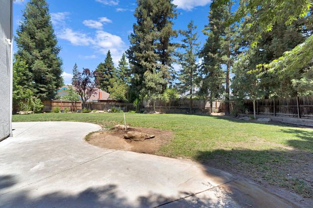 838 E Omaha Avenue, Fresno, CA 93720