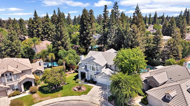 838 E Omaha Avenue, Fresno, CA 93720