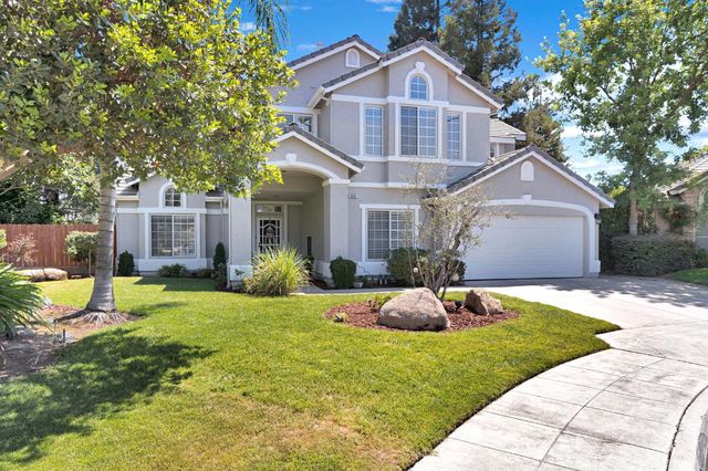 838 E Omaha Avenue, Fresno, CA 93720