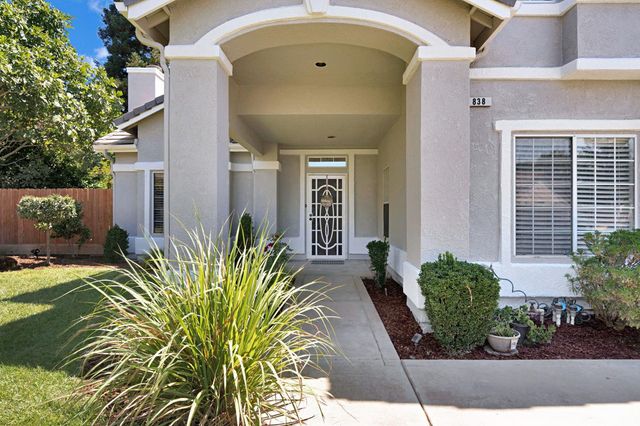 838 E Omaha Avenue, Fresno, CA 93720