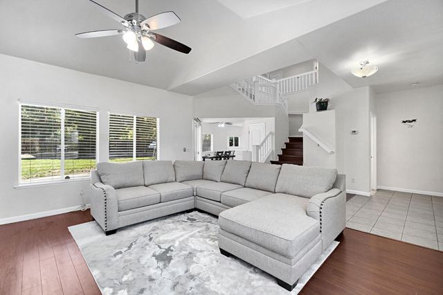 838 E Omaha Avenue, Fresno, CA 93720