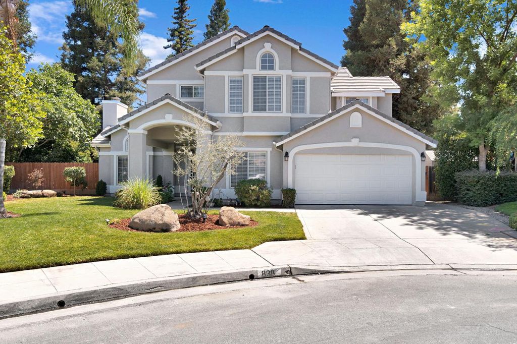 838 E Omaha Avenue, Fresno, CA 93720