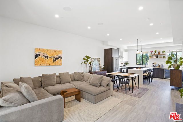 6716 N Royce Lane, Van Nuys (los Angeles), CA 91411