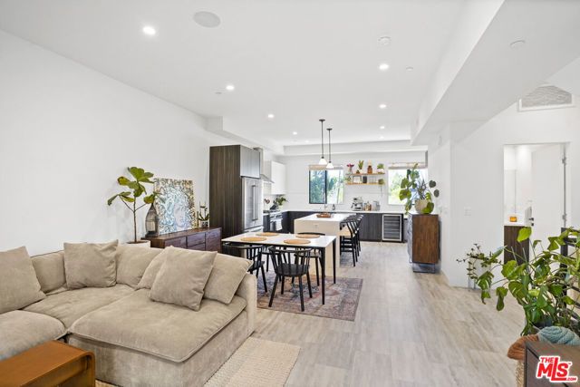 6716 N Royce Lane, Van Nuys (los Angeles), CA 91411