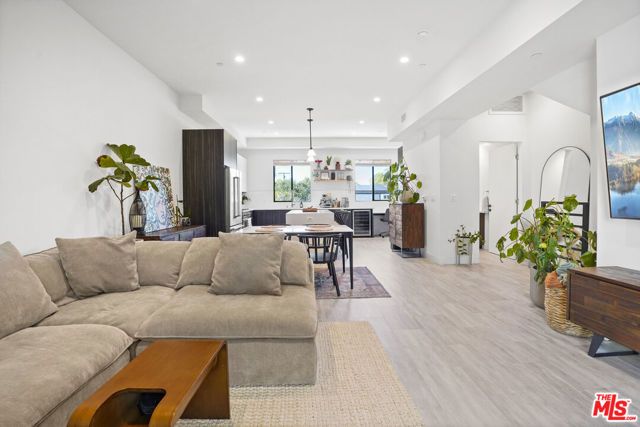 6716 N Royce Lane, Van Nuys (los Angeles), CA 91411