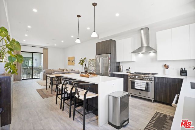 6716 N Royce Lane, Van Nuys (los Angeles), CA 91411