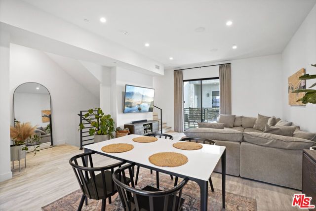 6716 N Royce Lane, Van Nuys (los Angeles), CA 91411