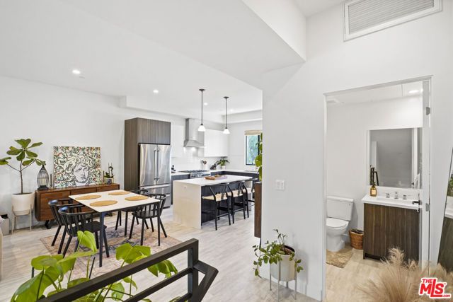 6716 N Royce Lane, Van Nuys (los Angeles), CA 91411