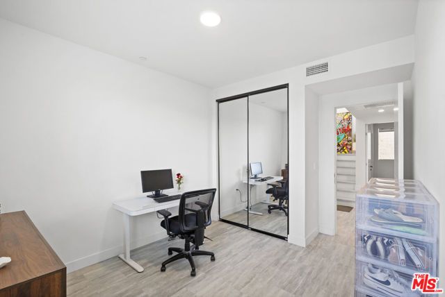 6716 N Royce Lane, Van Nuys (los Angeles), CA 91411