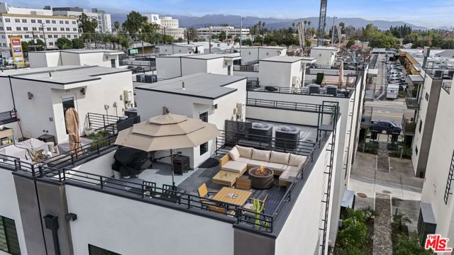 6716 N Royce Lane, Van Nuys (los Angeles), CA 91411