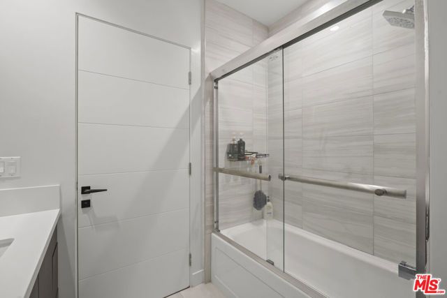 6716 N Royce Lane, Van Nuys (los Angeles), CA 91411