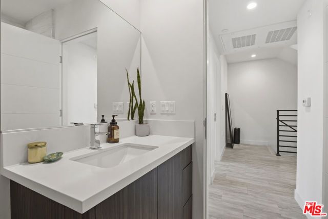 6716 N Royce Lane, Van Nuys (los Angeles), CA 91411