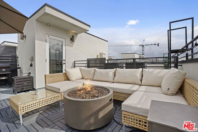 6716 N Royce Lane, Van Nuys (los Angeles), CA 91411