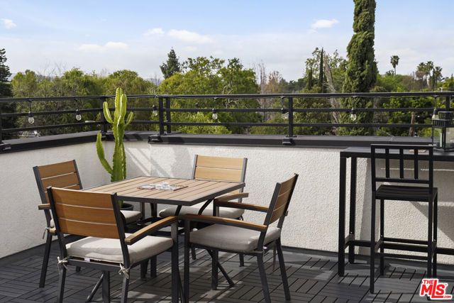 6716 N Royce Lane, Van Nuys (los Angeles), CA 91411