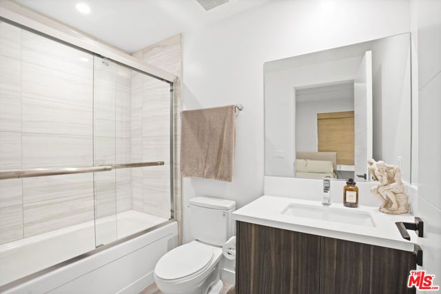 6716 N Royce Lane, Van Nuys (los Angeles), CA 91411