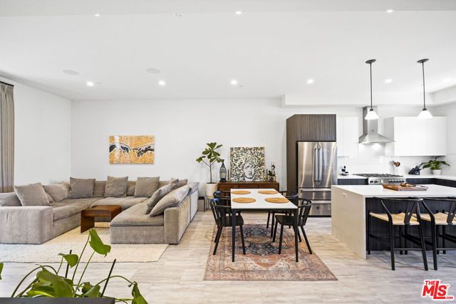 6716 N Royce Lane, Van Nuys (los Angeles), CA 91411