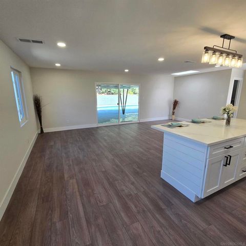8202 Beaver Lake Dr., San Diego, CA 92119