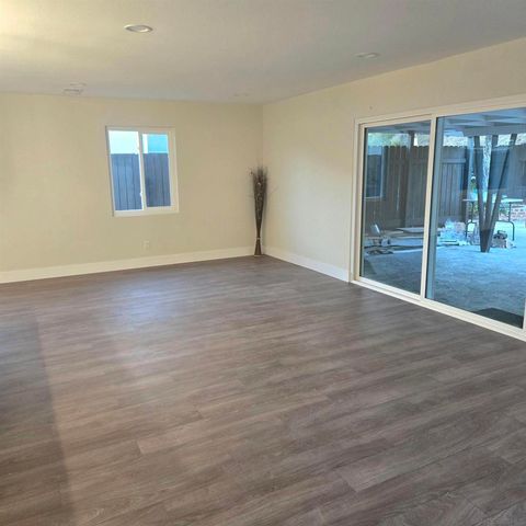 8202 Beaver Lake Dr., San Diego, CA 92119