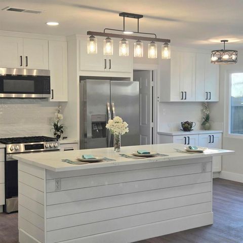 8202 Beaver Lake Dr., San Diego, CA 92119