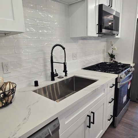 8202 Beaver Lake Dr., San Diego, CA 92119