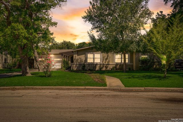 631 E Nottingham Dr, San Antonio, TX 78209