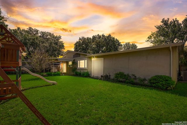 631 E Nottingham Dr, San Antonio, TX 78209