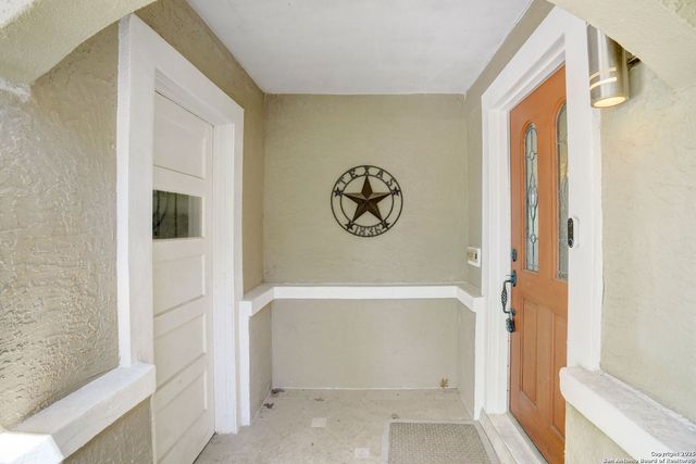 631 E Nottingham Dr, San Antonio, TX 78209