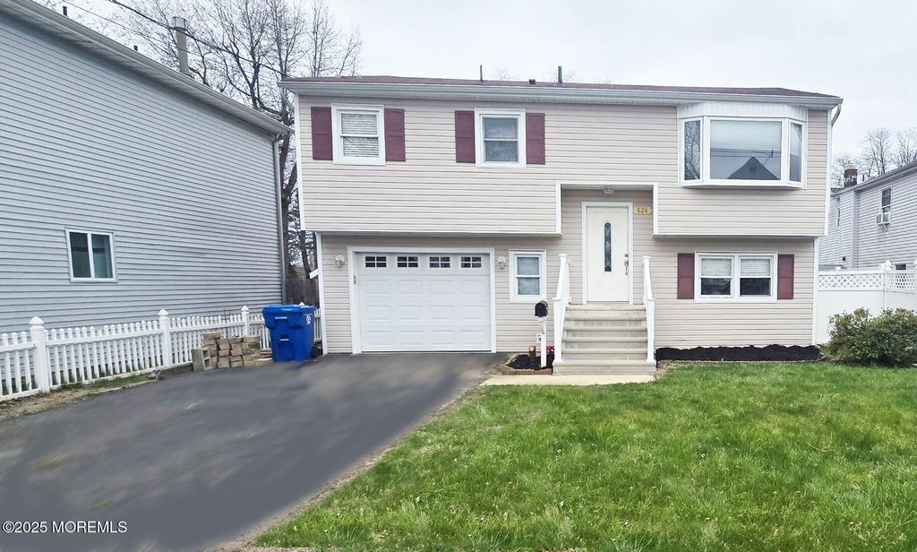 624 Hudson Avenue, Port Monmouth, NJ 07758