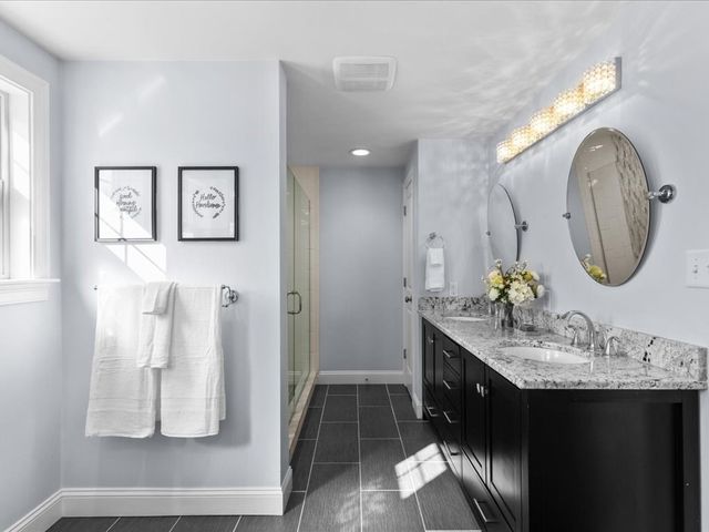 40 Catherine TWO, Boston, MA 02131
