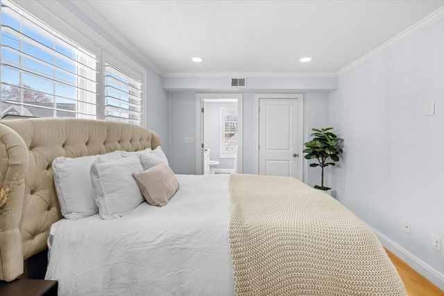 40 Catherine TWO, Boston, MA 02131