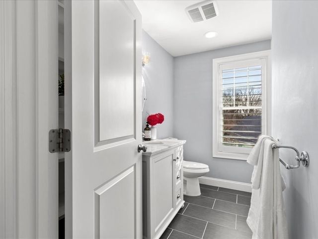 40 Catherine TWO, Boston, MA 02131