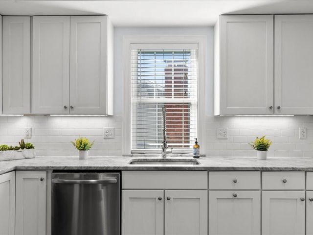 40 Catherine TWO, Boston, MA 02131