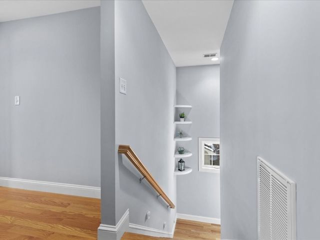 40 Catherine TWO, Boston, MA 02131