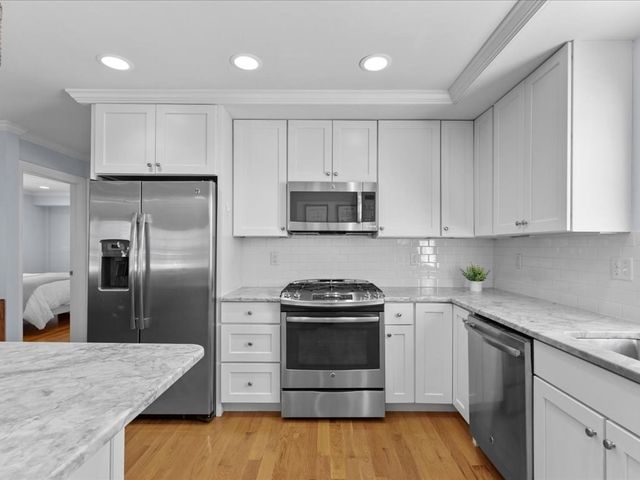40 Catherine TWO, Boston, MA 02131