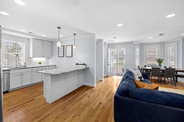 40 Catherine TWO, Boston, MA 02131
