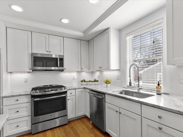 40 Catherine TWO, Boston, MA 02131