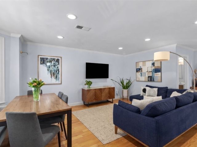 40 Catherine TWO, Boston, MA 02131