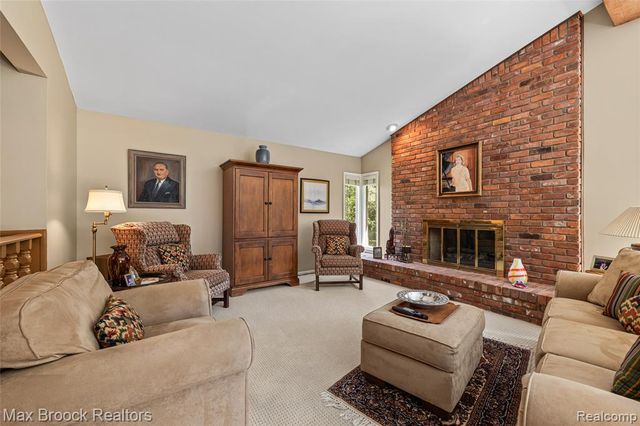 3265 Bloomfield Shore Drive, West Bloomfield, MI 48323